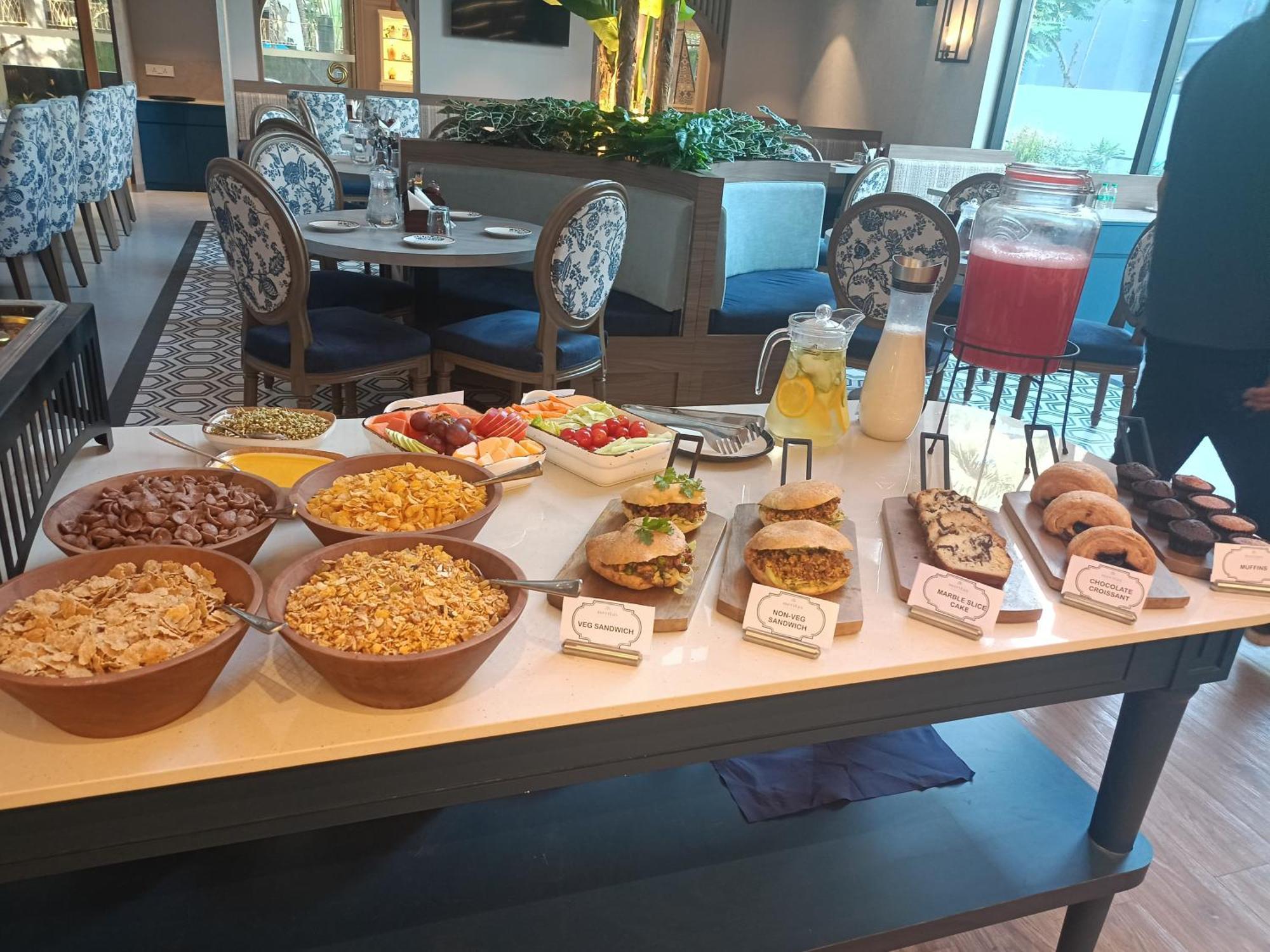 Meritas Auberge Calangute Goa Экстерьер фото