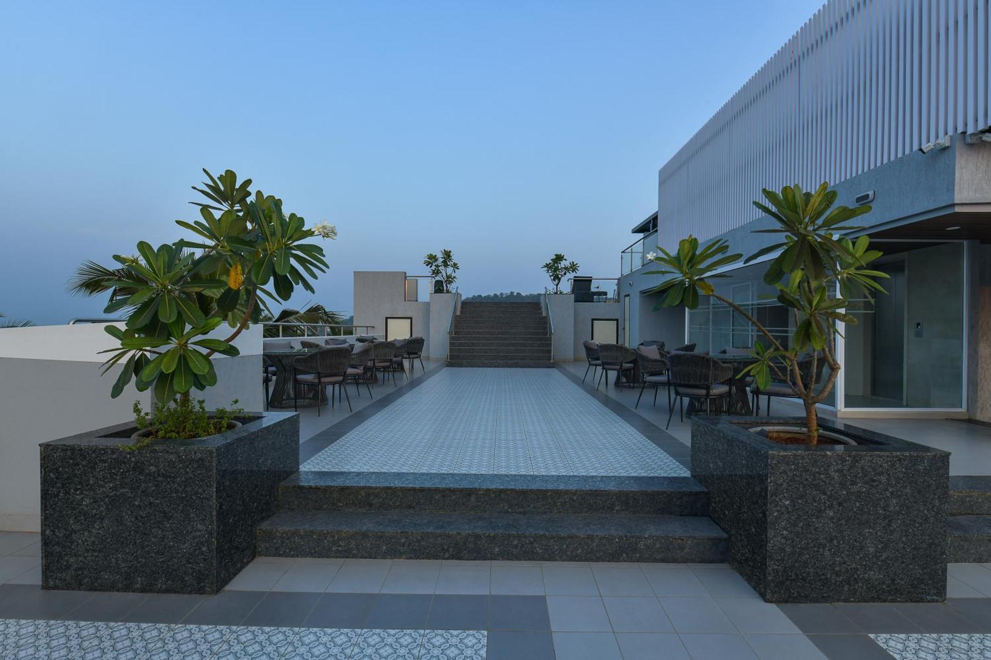 Meritas Auberge Calangute Goa Экстерьер фото